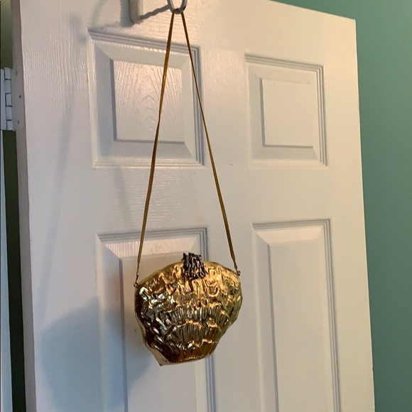 Gold Hard “SeaShell” Purse with Coral Clasp - Picture 3 of 8